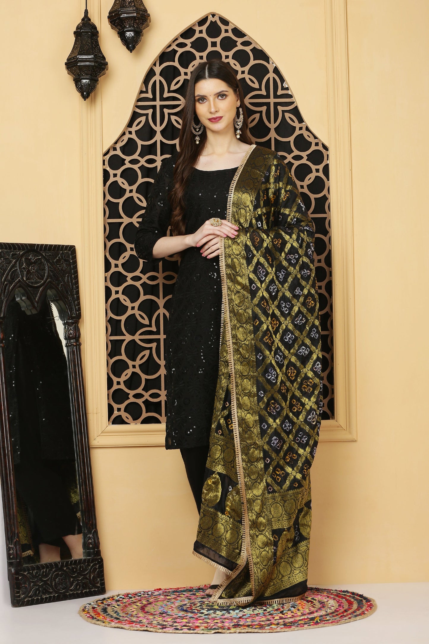 अks-Banarasi Bandhani Dupatta -Black