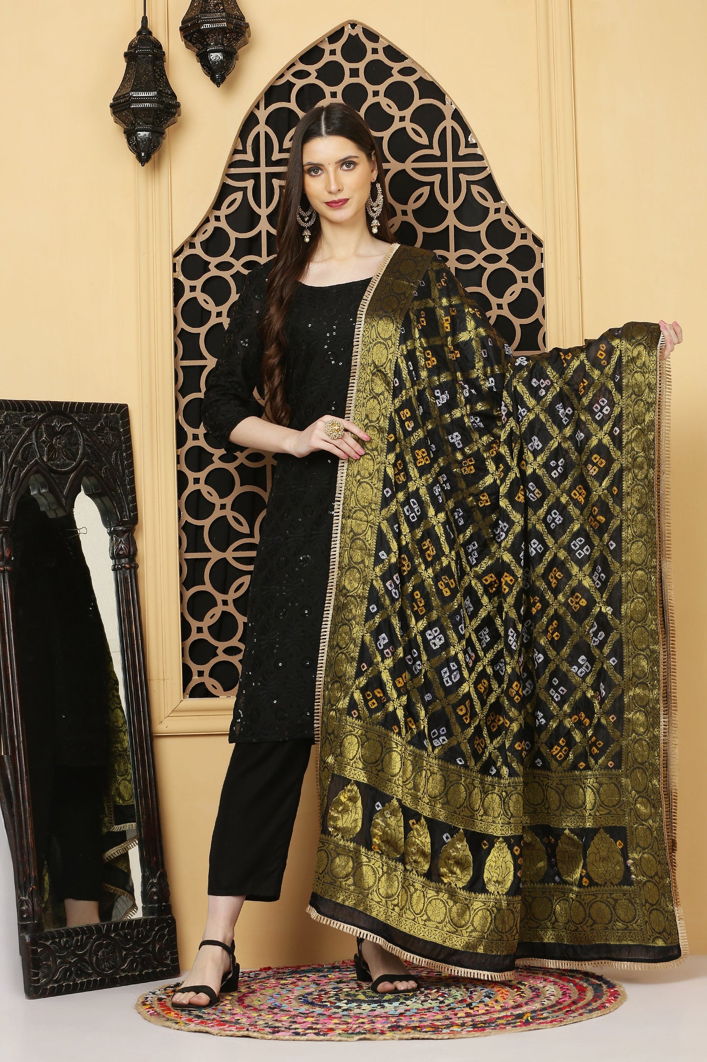 अks-Banarasi Bandhani Dupatta -Black