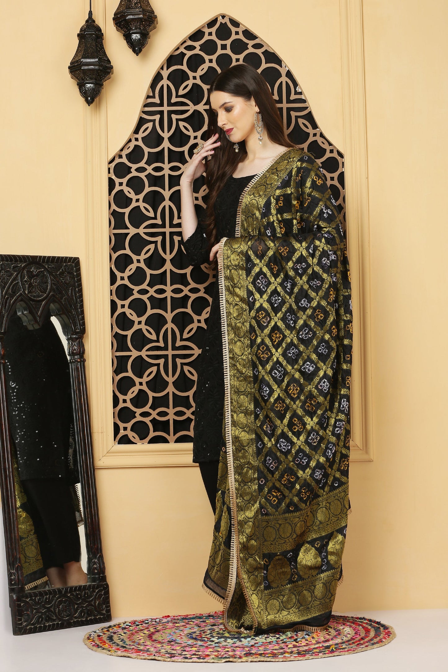 अks-Banarasi Bandhani Dupatta -Black