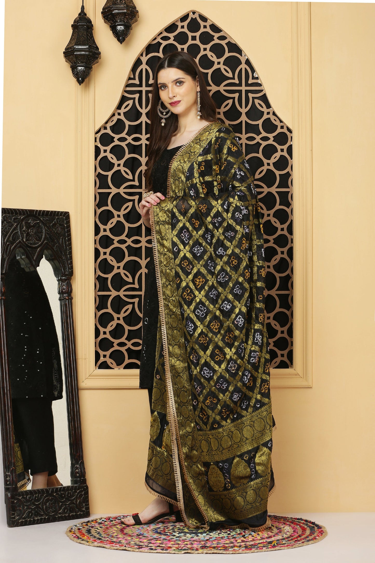 अks-Banarasi Bandhani Dupatta -Black