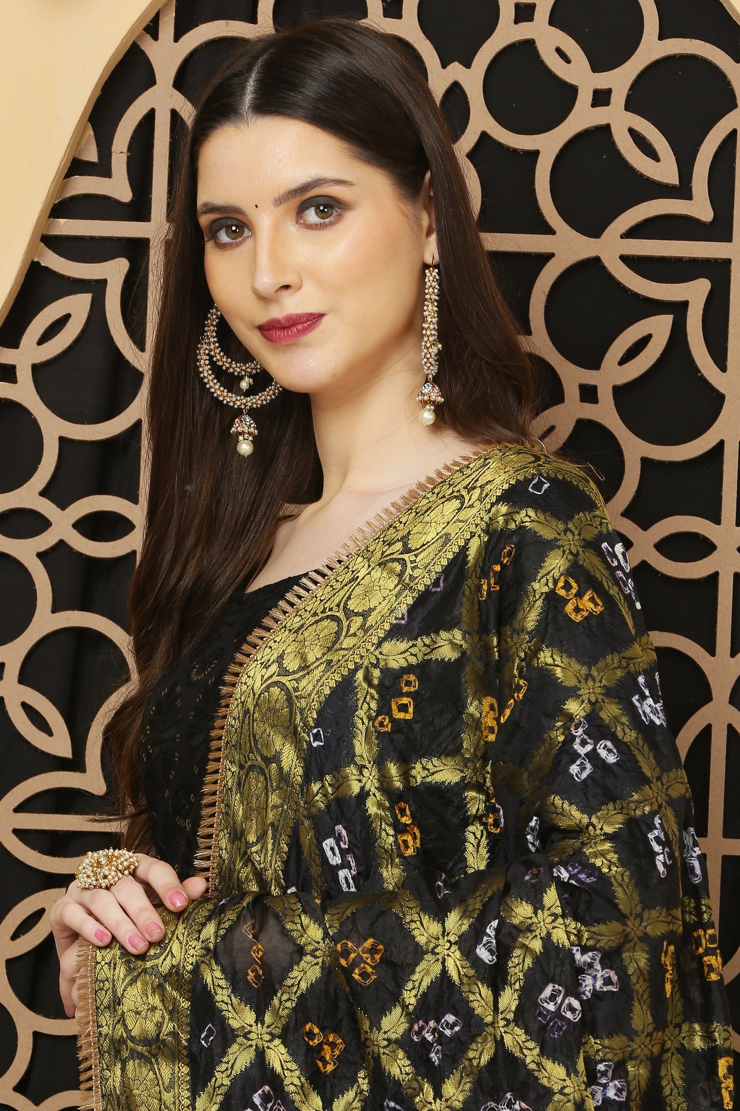 अks-Banarasi Bandhani Dupatta -Black