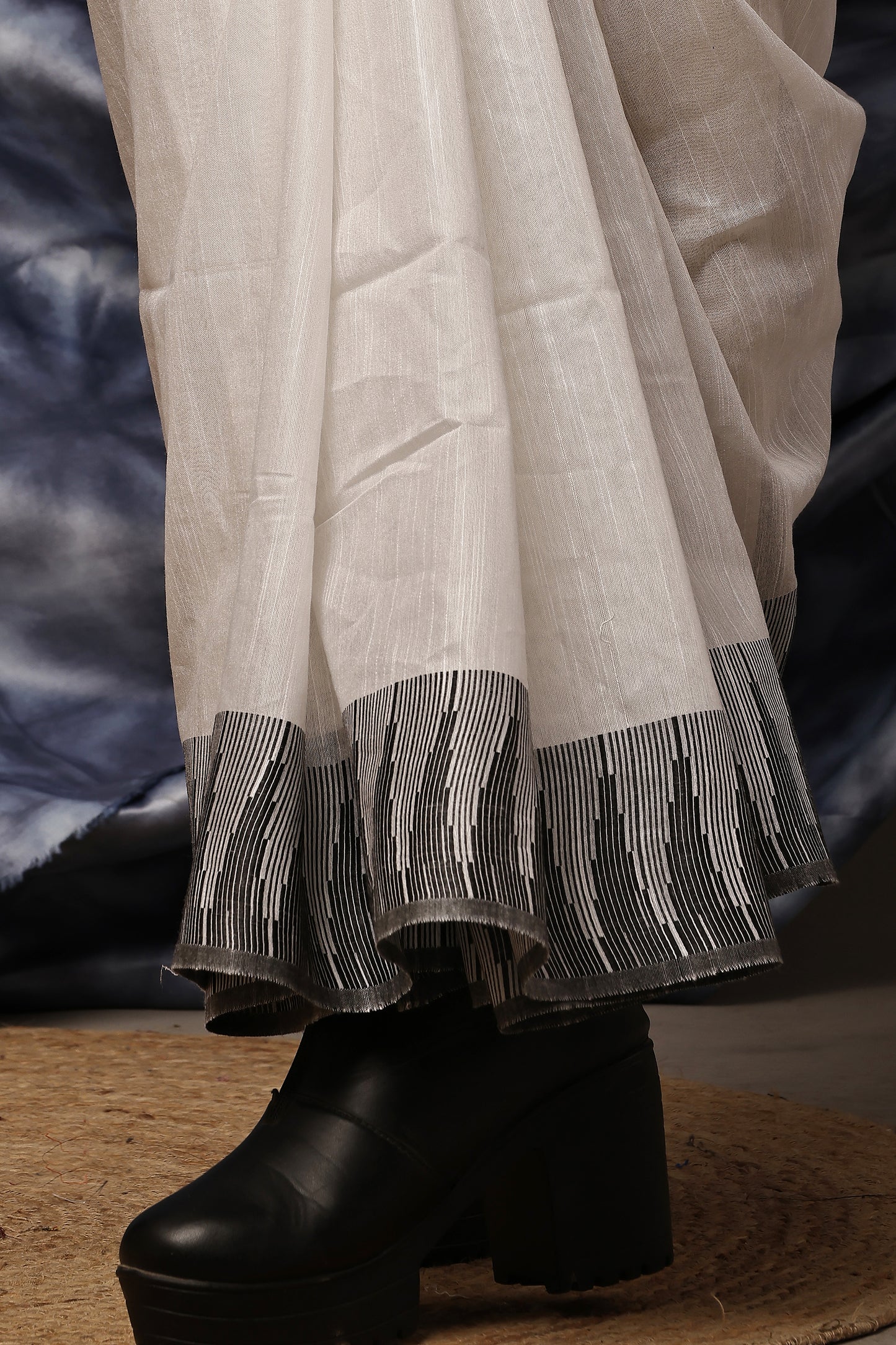 Handloom Saree-Black N White Temple Border