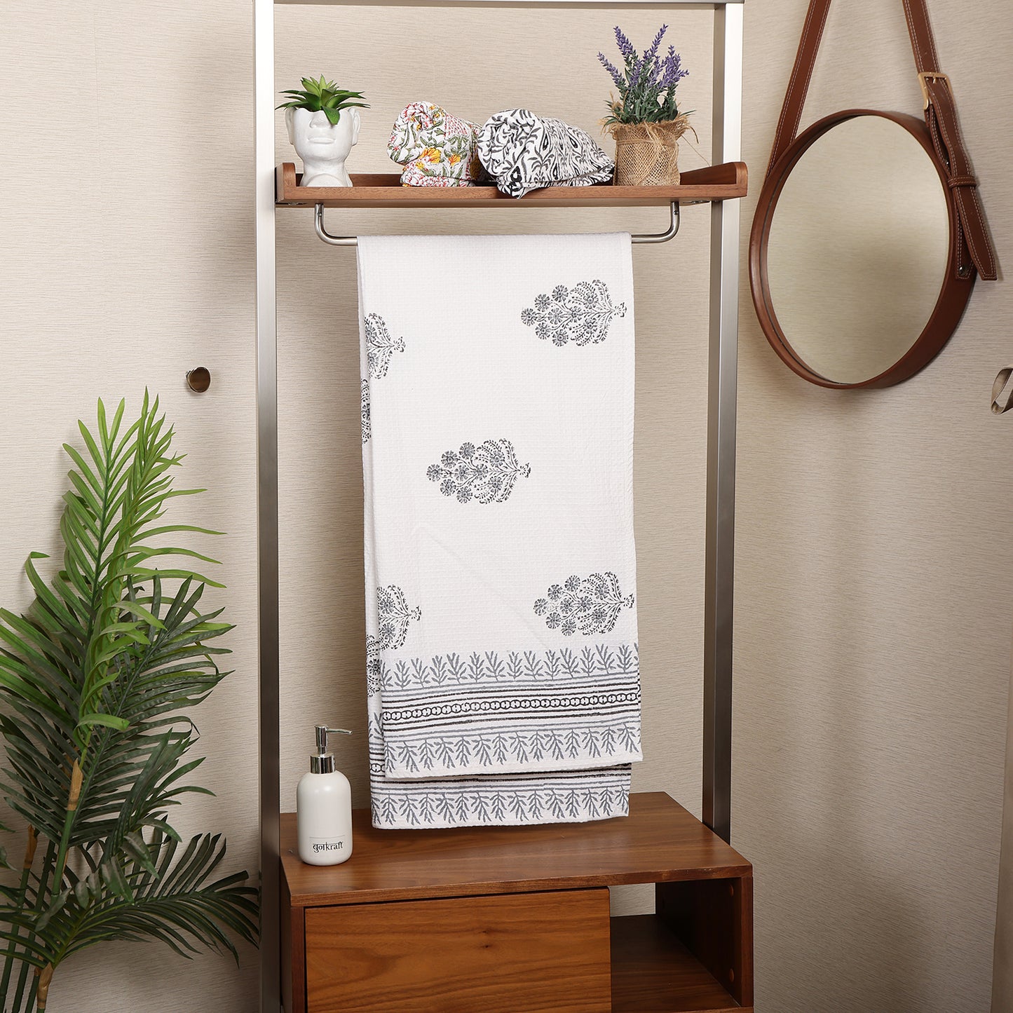 Bath Towel- Multiple Bloom