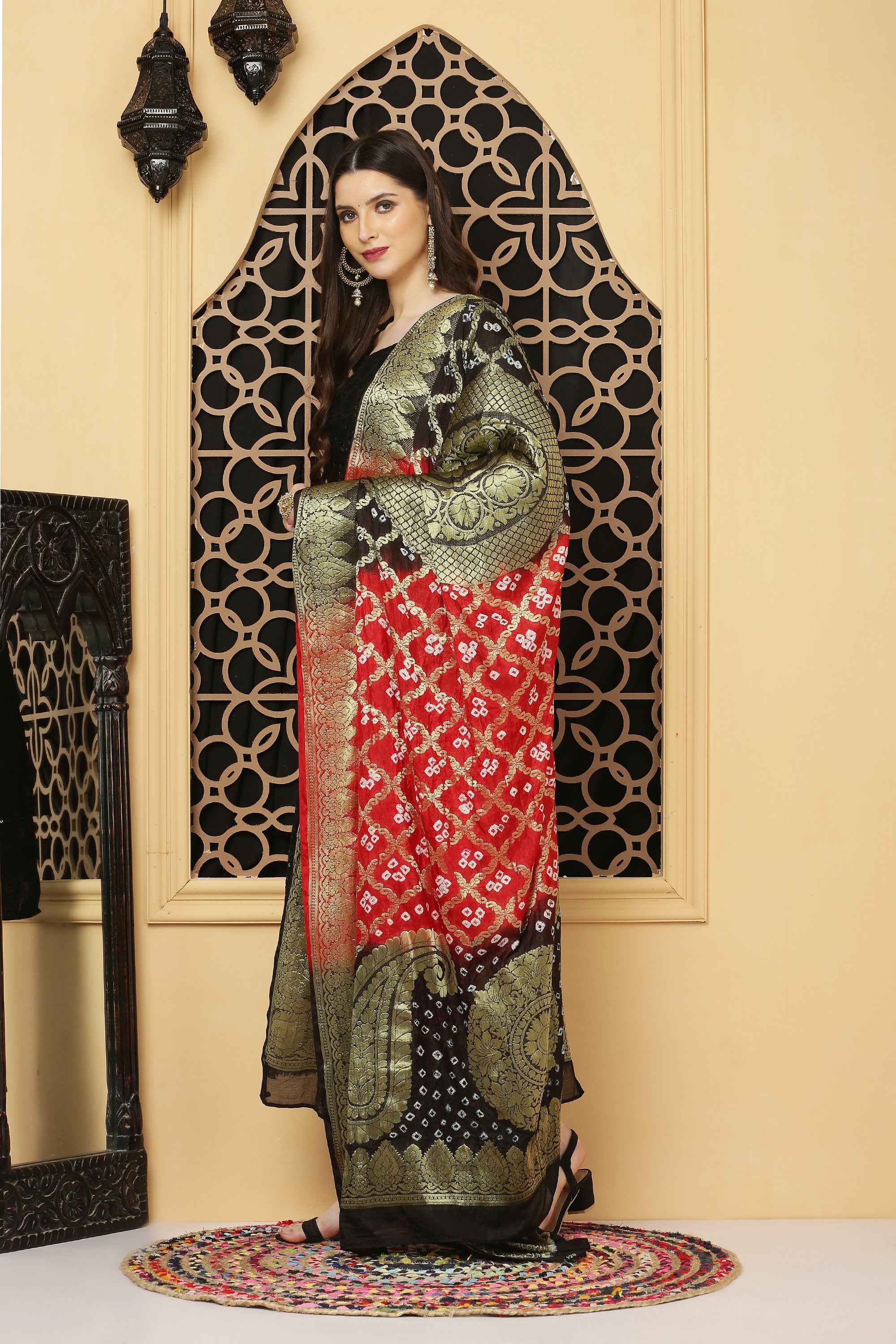अks- Banarasi Bandhej Dupatta-Red n Black