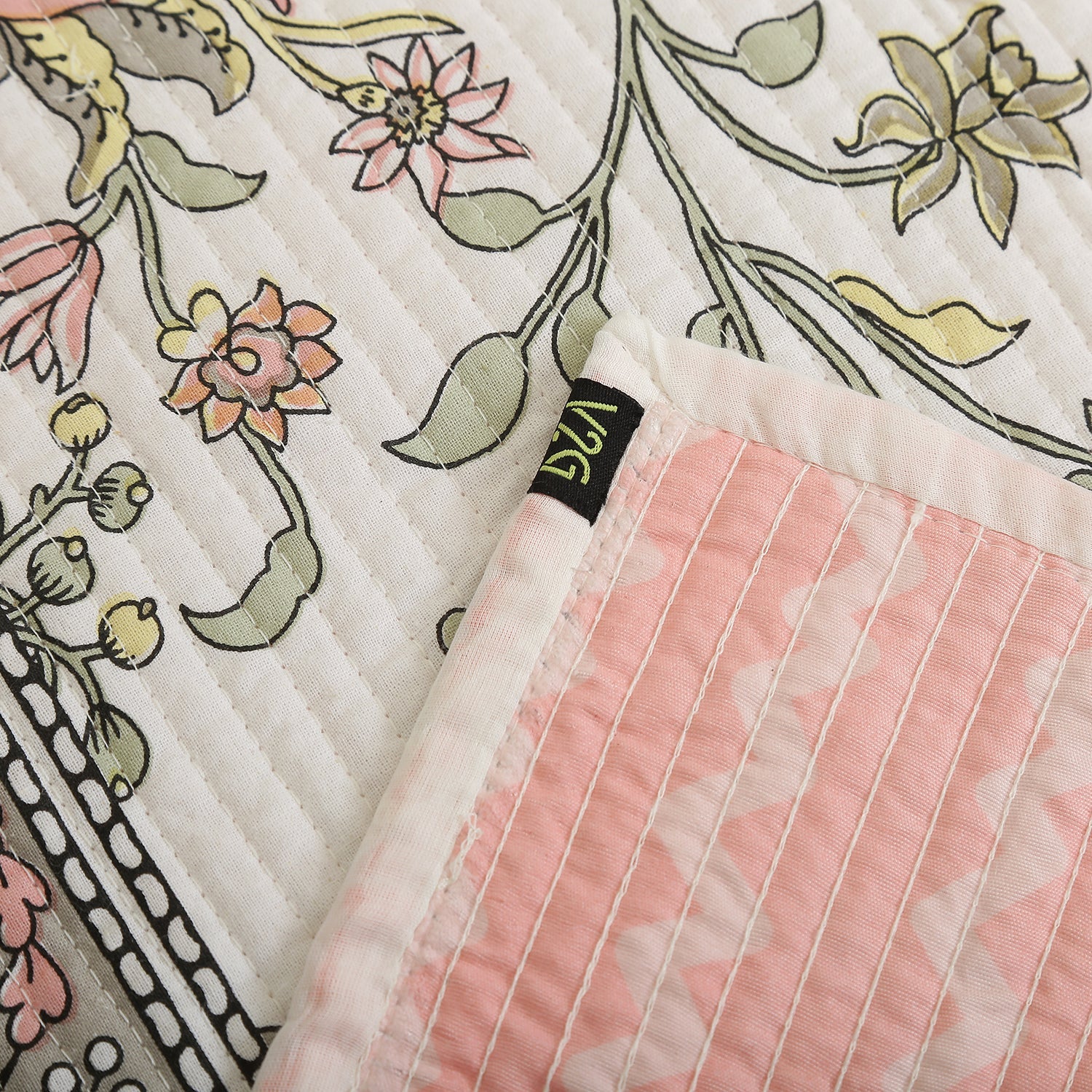 Bedcover-Ethnic Carrot Pink